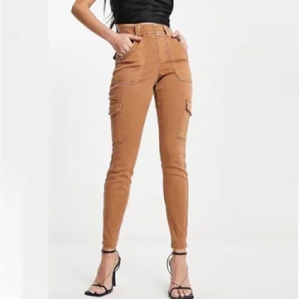 SPANX Stretch Twill Ankle Cargo Pant in Brown Honey Glow Size Medium